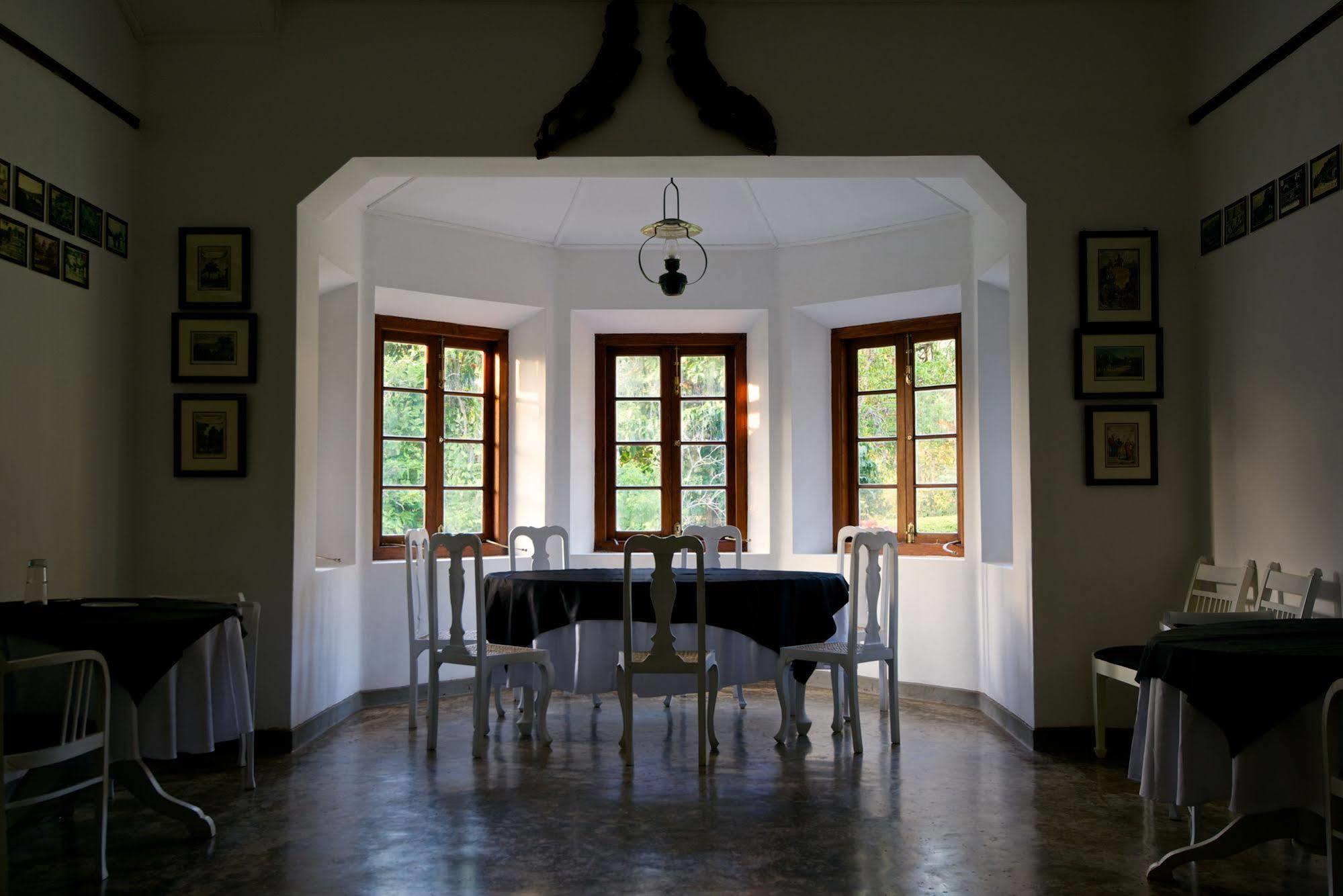 Mountbatten Bungalow- Thema Collection Канди Экстерьер фото